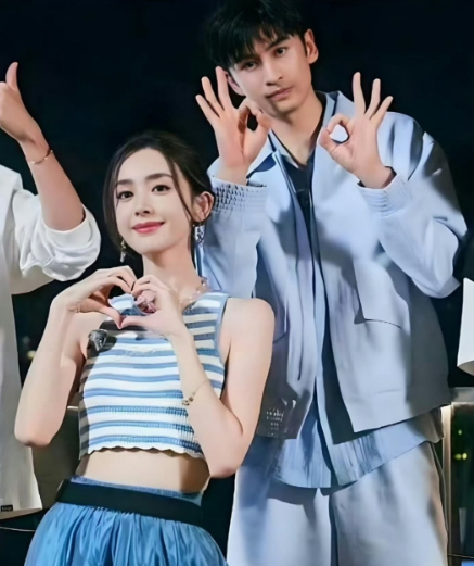 那扎这边已经不在和颂了，李冰冰也不管她了，所以她现在接于正的戏，不在乎番位，不在