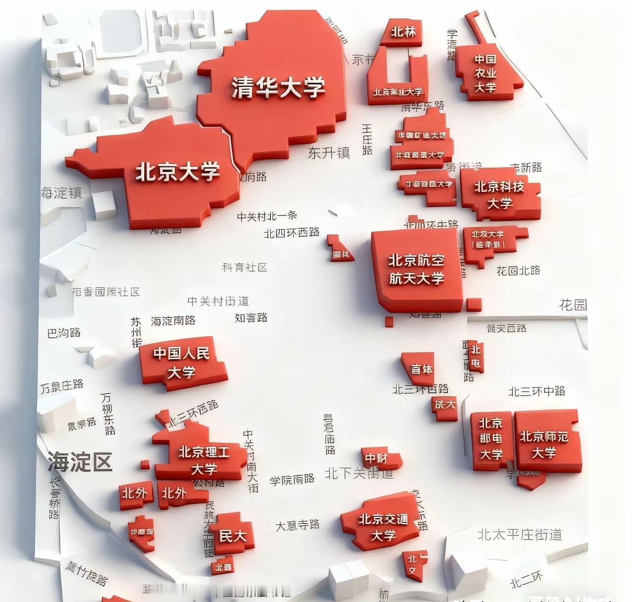在北京寸土寸金的地方，北大和清华占据了最有利的位置，面积也最大，其次是北航。而