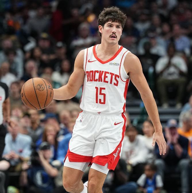 比尔·西蒙斯这老哥一句话，直接把去年的新秀名单给掀了！在他最新的重排里，马刺的