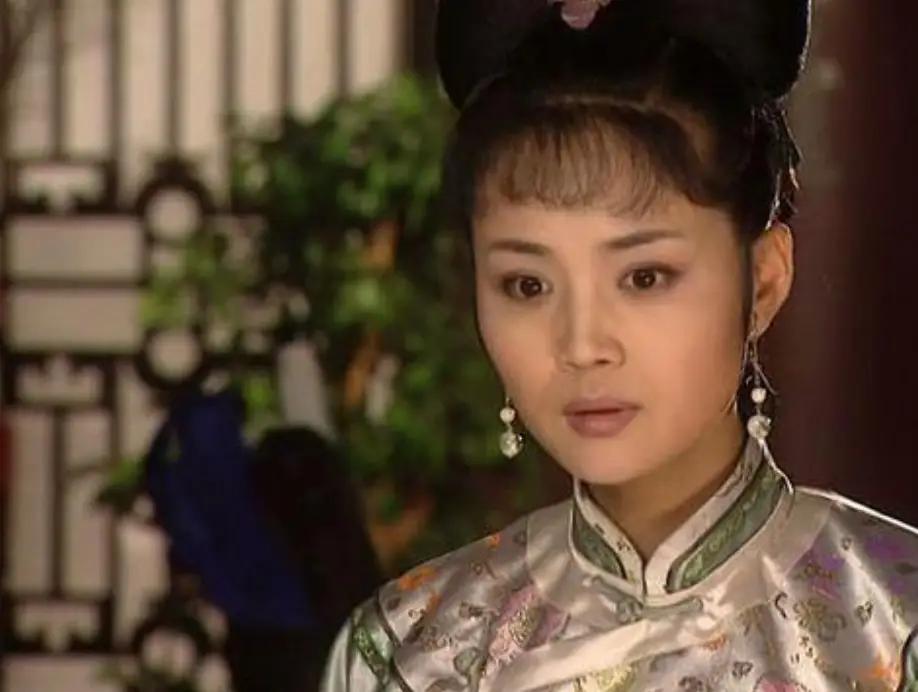 1644年,孝庄派苏麻喇姑出去办事,苏麻在路上却被侍卫席纳布库刁难并打个半死,孝