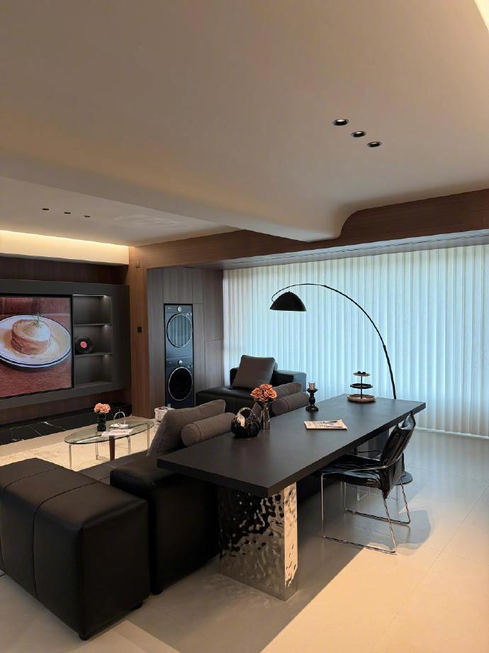 什么是苏式逻辑，就是辩证法，就是永远对。比如这几年我说楼市价值回归，就有过这样