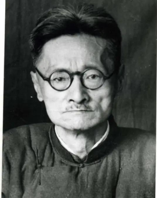 ☁1917年，刘文典刚到北大教书，有天碰到辜鸿铭。辜鸿铭问他：你教什么课？