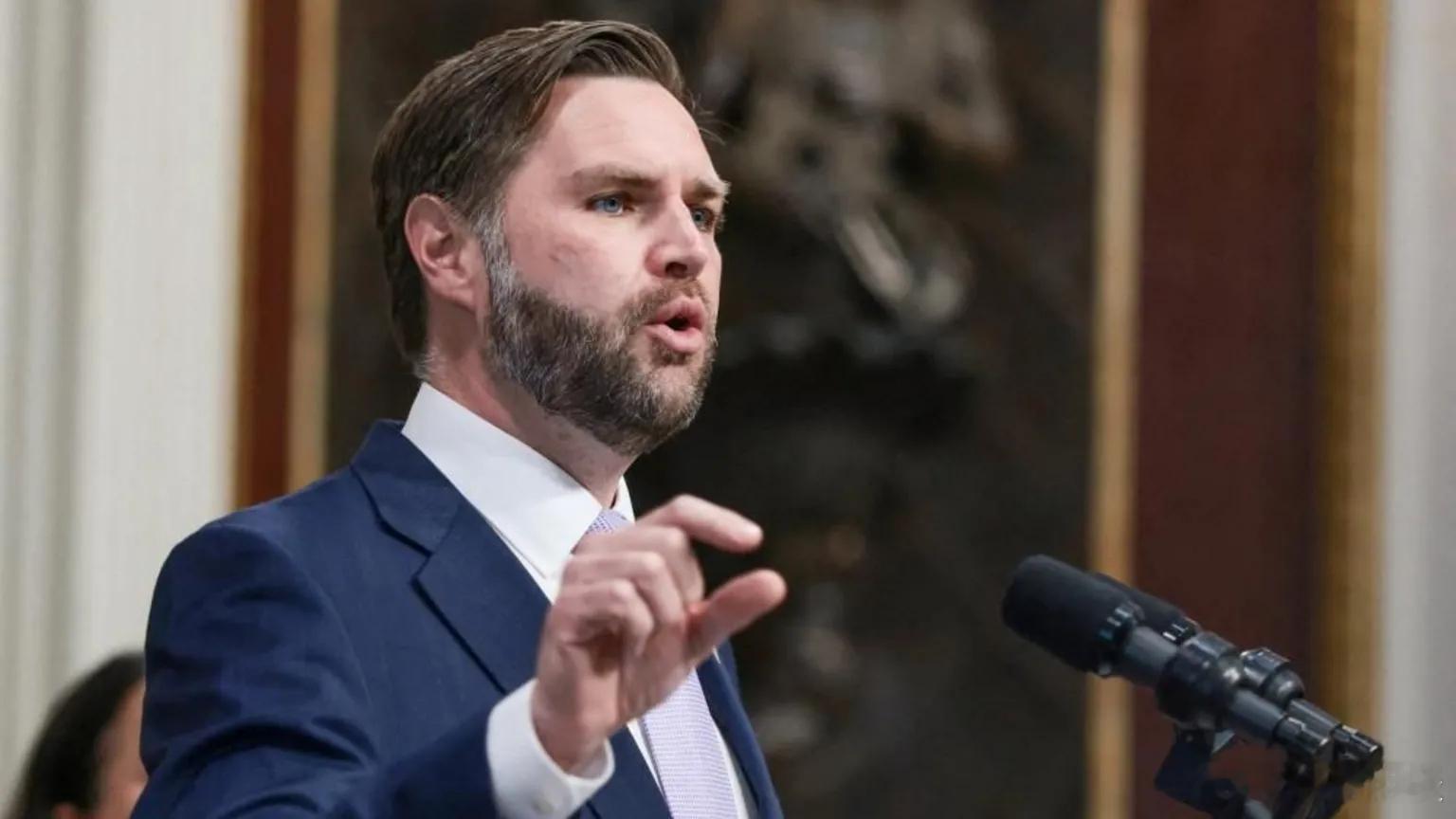 【万斯发表帖子，英国抨击“试图煽动分裂的人”】（BBC）在JDVance就