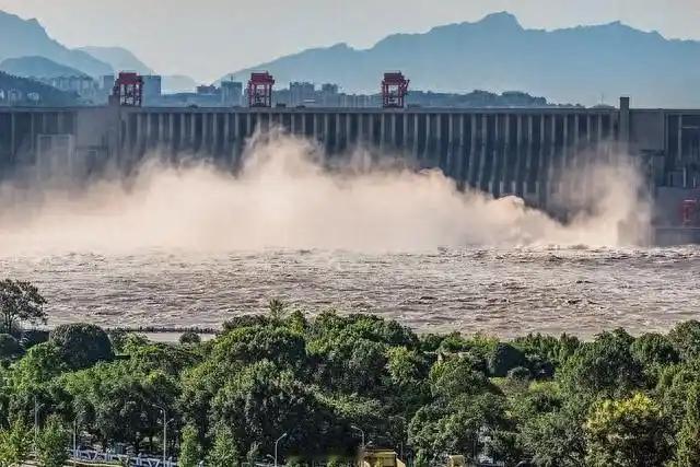 炸掉三峡大坝，中国就会瞬间崩盘，过去有不少人把这当成对付中国的终极杀手锏，甚至认