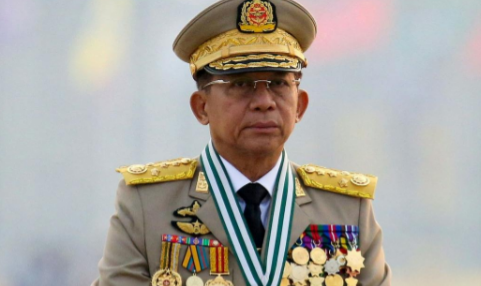 谁也没想到，阅兵都结束了，外国政要们一个接一个离场，缅甸那个穿着军装的代总统却还