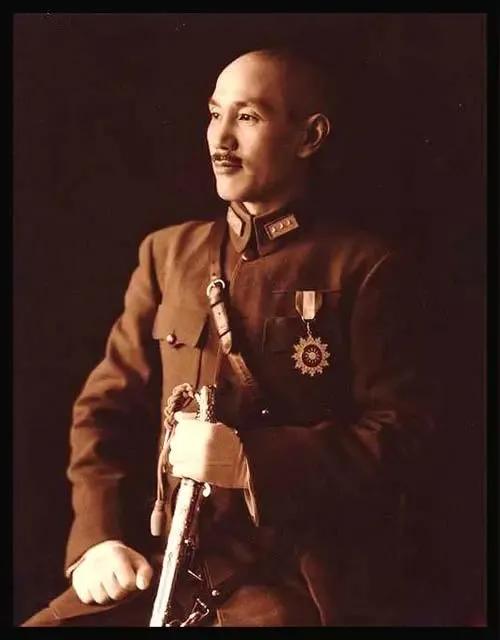 重庆谈判，蒋介石之所以放走毛主席，其中有一个重要原因是，蒋介石并不认可毛主席的军