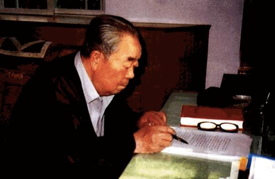 他以副军职跨大军区调动，得知是替别人来的，21年里职务一动不动“1960年3月