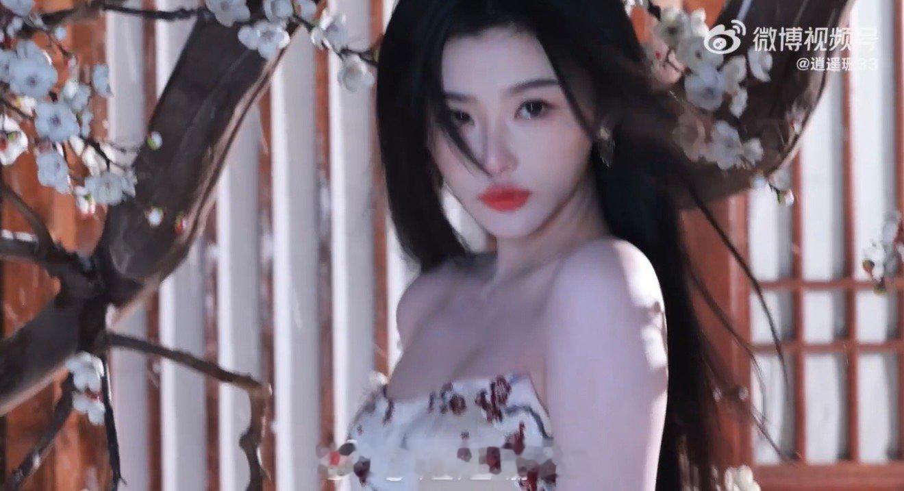 孔雪儿全世界最适合雪的女人被孔雪儿这组雪景大片彻底征服了！她完美诠释了何为“