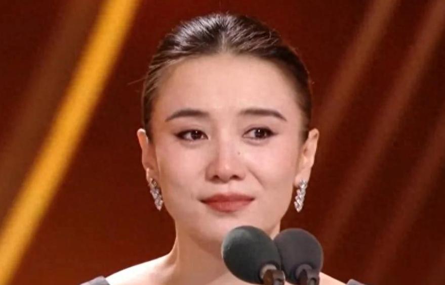 金鹰奖名场面！宋佳二封视后于和伟拿视帝，杨紫遗憾陪跑咬牙鼓掌9月29日晚，第3