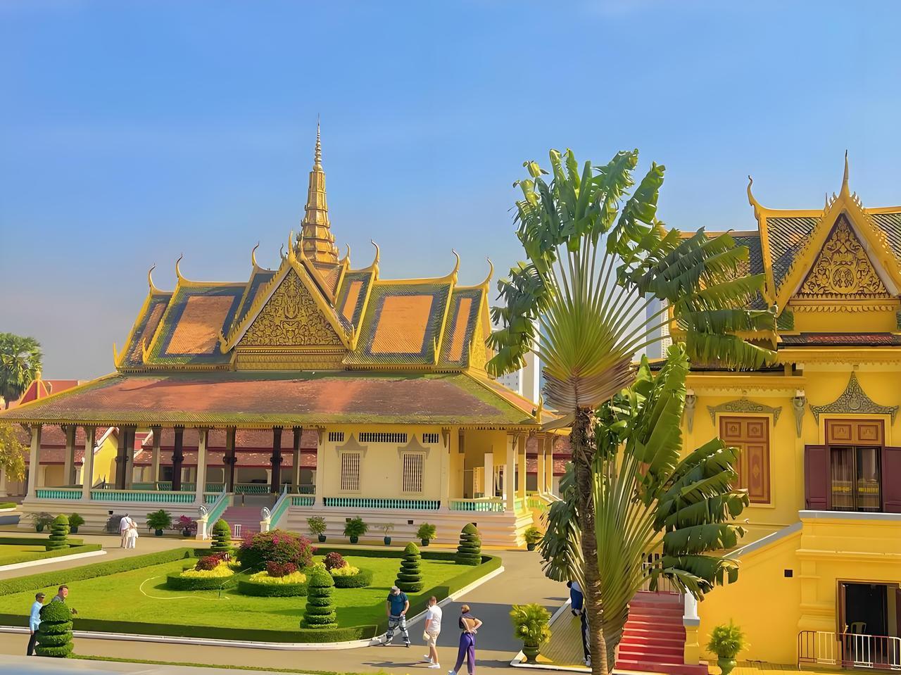 柬埔寨，曾经是靠吴哥窟闻名的佛教国家，如今却让人谈之色变。2025年上半年，中国