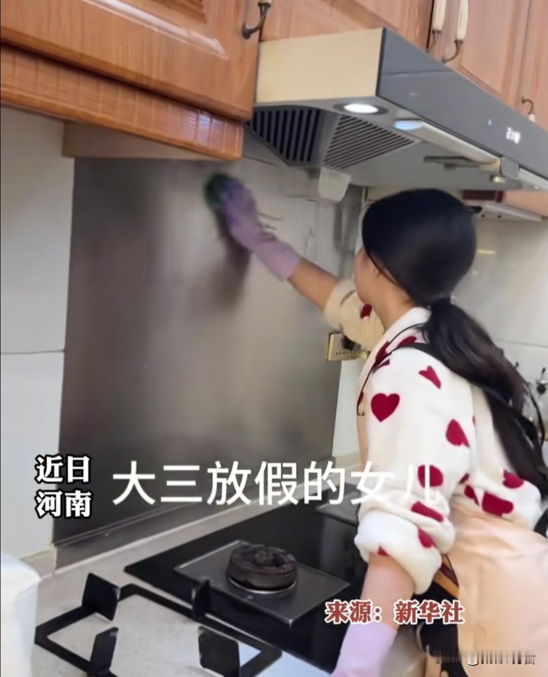 我刷到河南这位大三女生，真的狠狠羡慕住了！这位大三小女生一放假就立刻切换“