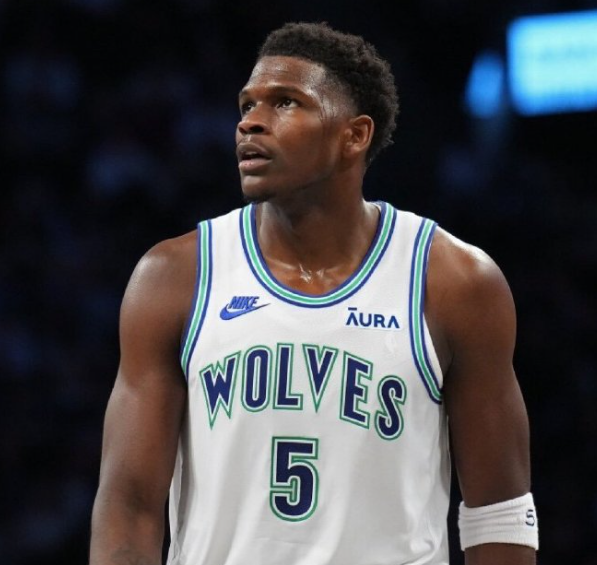 NBA季后赛森林狼VS马刺三场看完下来，森林狼的命门就在三分投射！1.内线不用