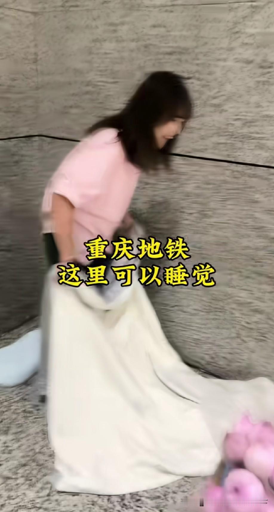 这么脏的地板，怎么能躺得下去