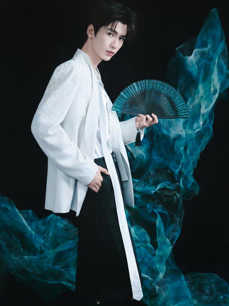 谁把张凌赫弄天上去了笑死，张凌赫怎么飞到天上去了。逐玉里谢征打仗那么帅，结果本