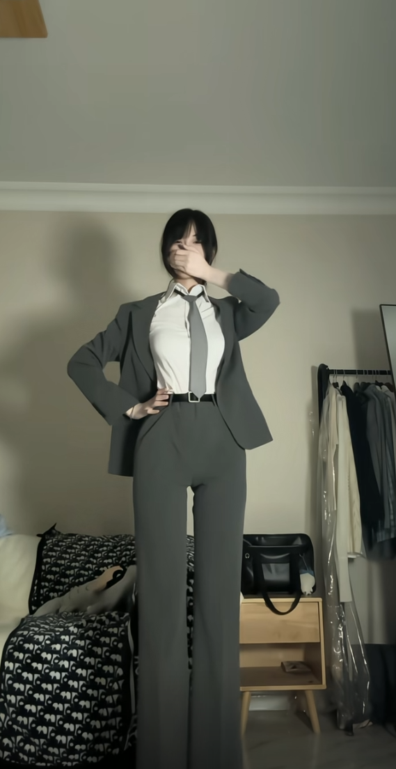 这身衣服不错，可以来公司当牛马了，哦不，上班