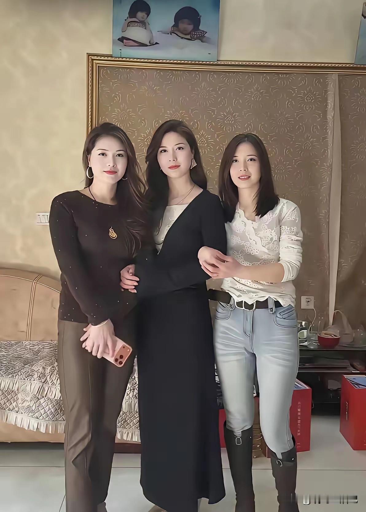 三位美女，你觉得谁的气质最好？
