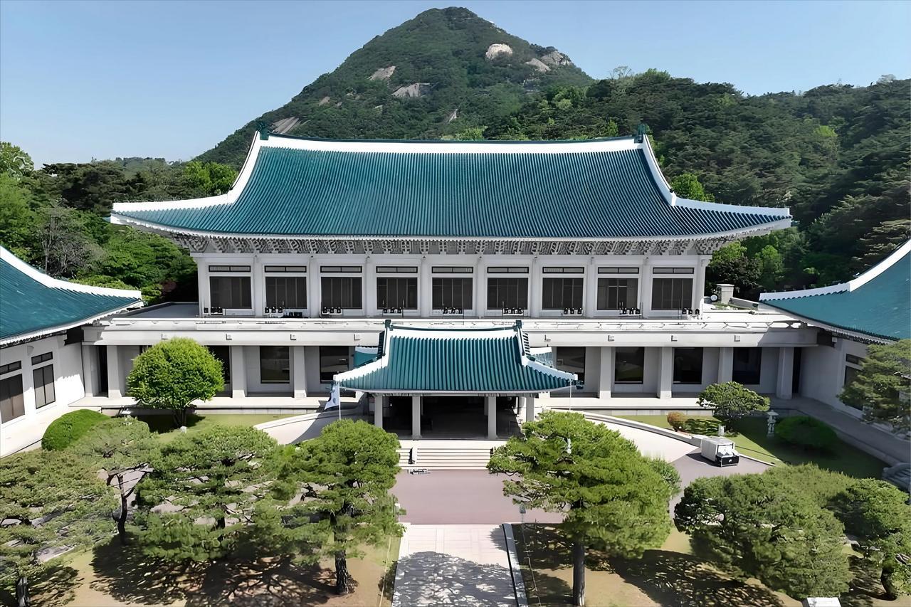 韩国又整了个大新闻，如今韩国铁了心要把政府机构从首尔“搬空”，结果搬了这么多年，