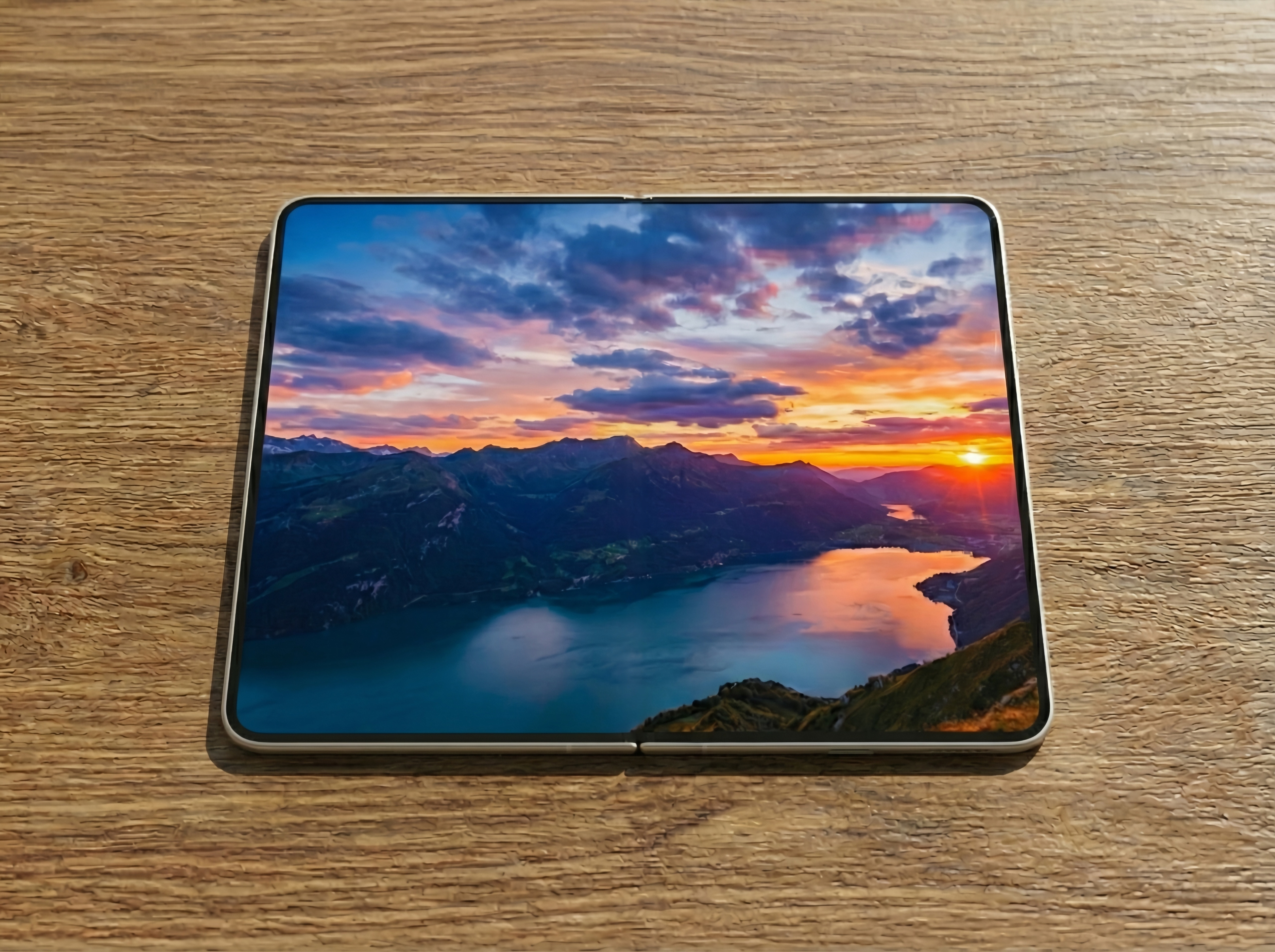 托库克他外孙女拿到了iPhoneFold的，感觉如何？