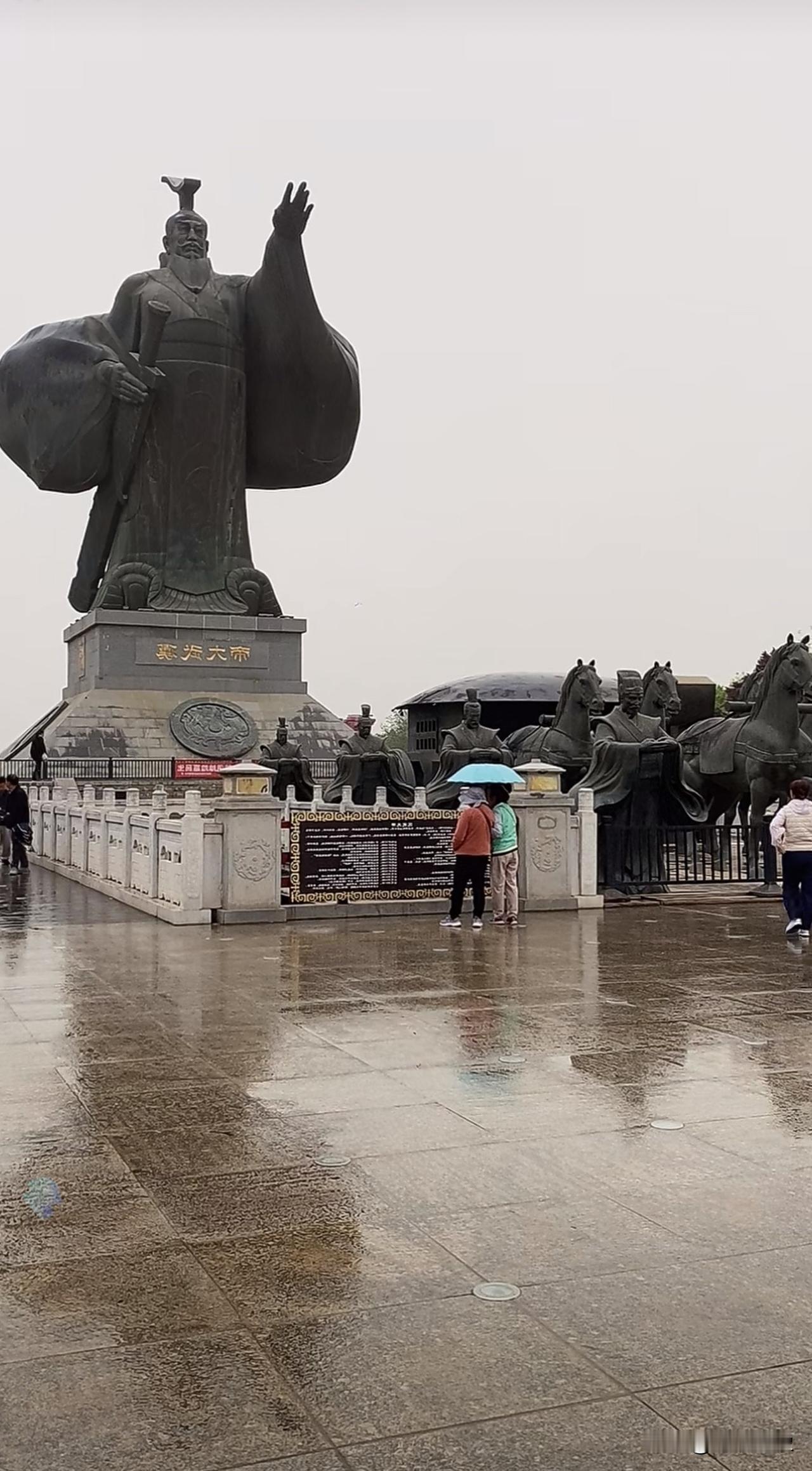 谁知道这座雕塑在西安哪里，看着好高大霸气？西安