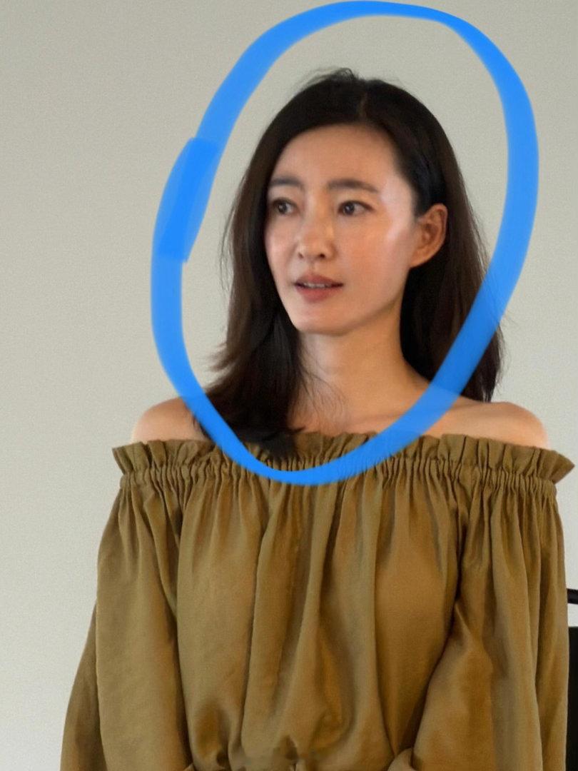不愧是素颜女神，那么近那么美