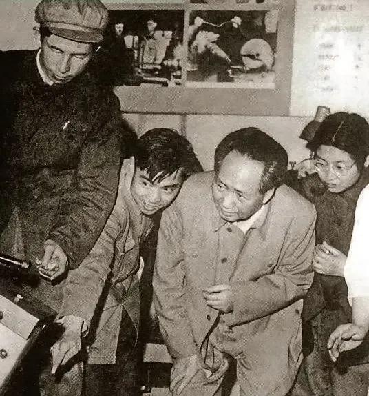 毛主席：“自然科学是人们争取自由的一种武器。”