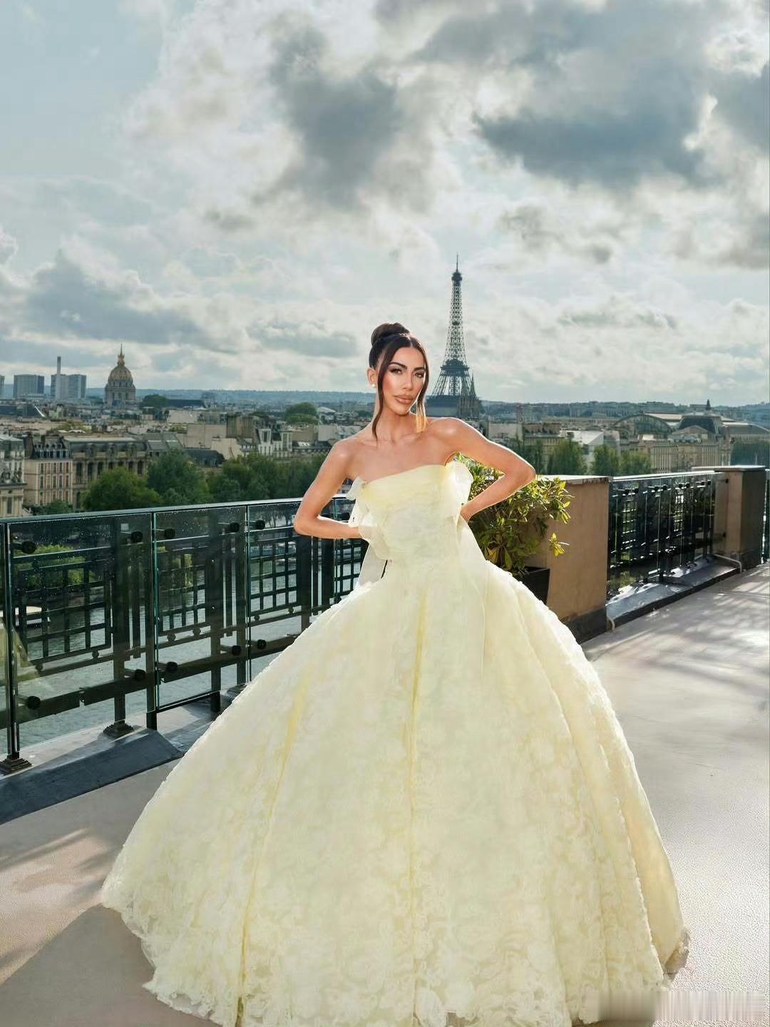 GiambattistaValli2025秋冬高级定制的全球首穿已被Skye