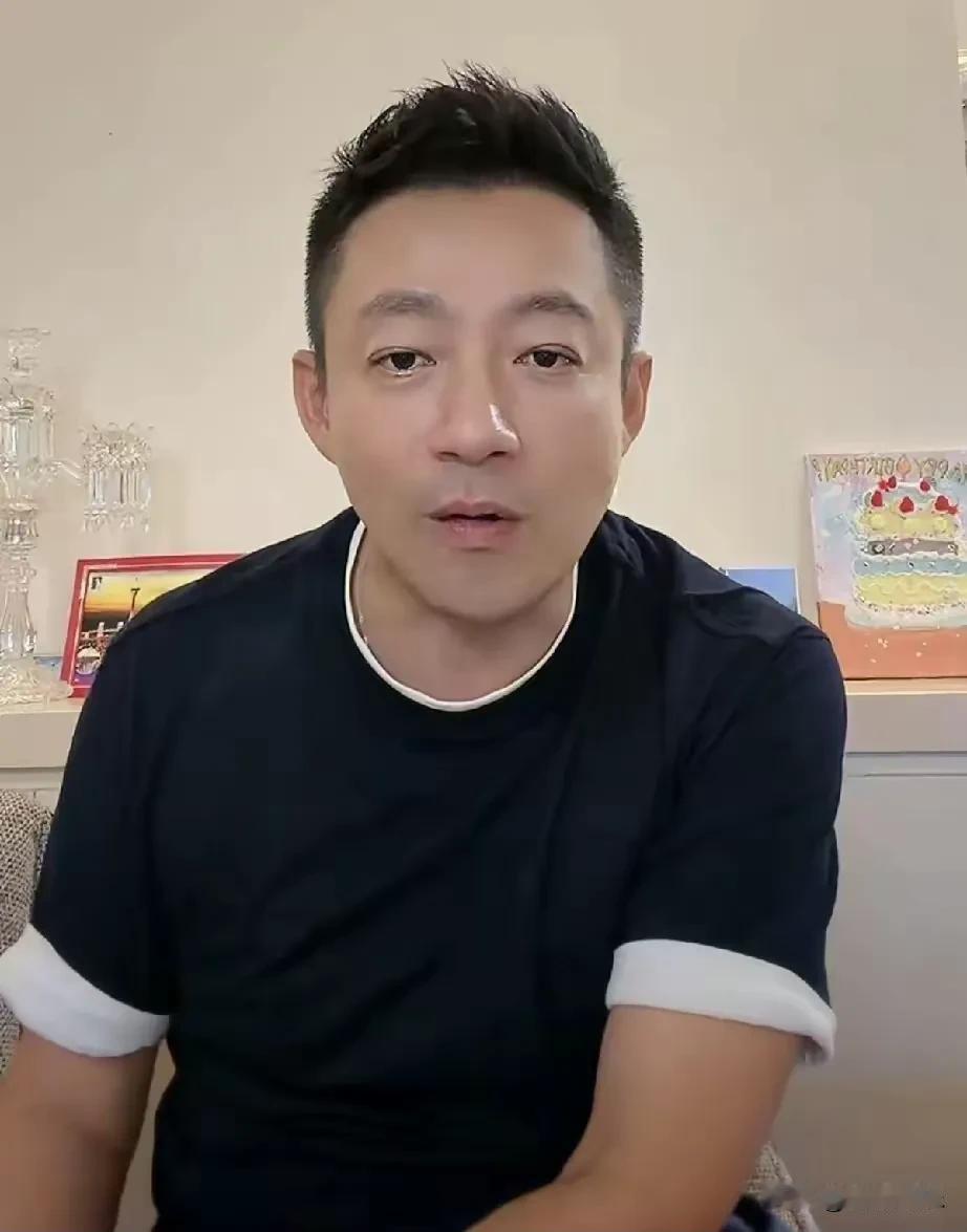 汪小菲带全家返回湾湾的原因找到了，一是小霖霖毕业全家回去给他加油打气，二是小汪宝