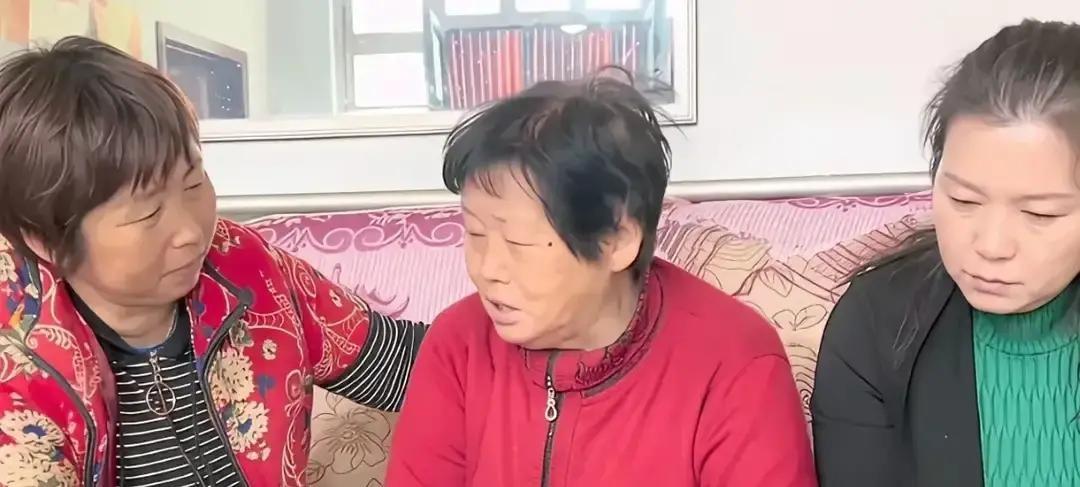 昨晚去霞姐刚盖好的大房子里串门，看着她那一双出息的儿女，再看看眼前的豪宅，我心里