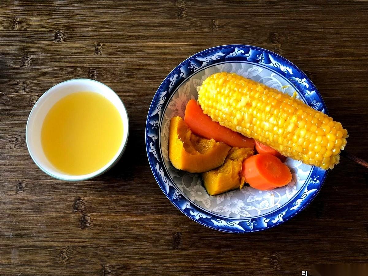 我今天算是见识了什么叫宇宙最强带货文案。一个阿姨，用一大半的篇幅，讲她喝烀玉米