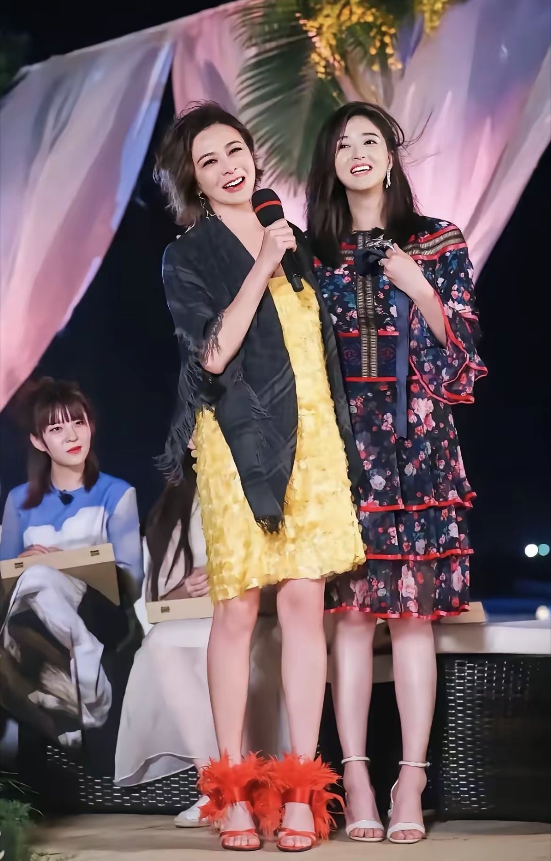 蒋欣真的是美啊！站在关之琳这种资深大美人边上一点不逊色.不愧是最美华妃.