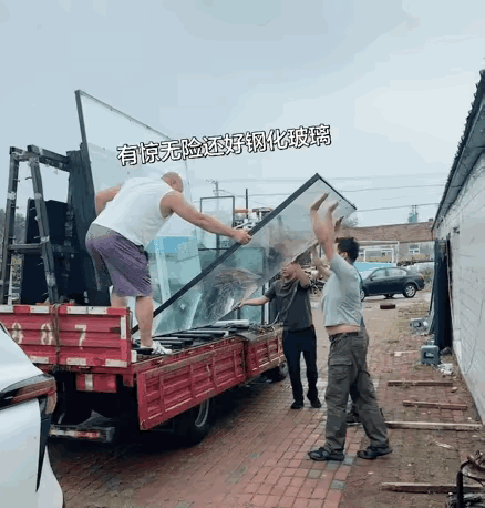 多亏了白背心大哥，建议老板给加工资。