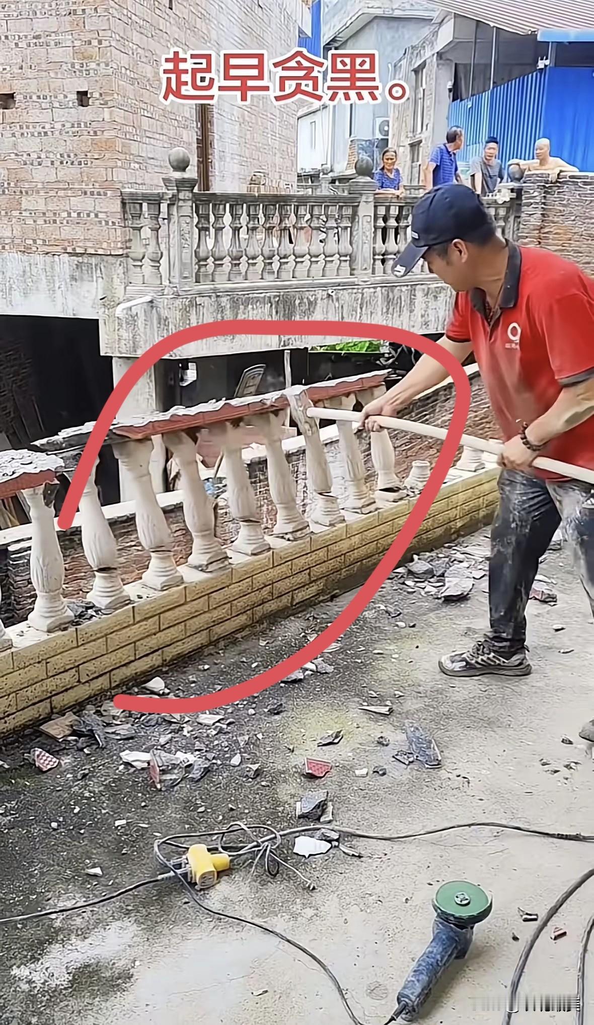 升学宴的那场悲剧，最终还是“女儿墙”承担了所有。有网友说，这是比窦娥还要冤的