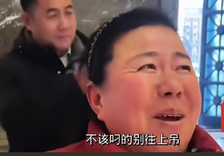 看到大卫的裸体雕像时，大姐的一番言行让人捧腹大笑。家人为了拓展大姐的视野，同时