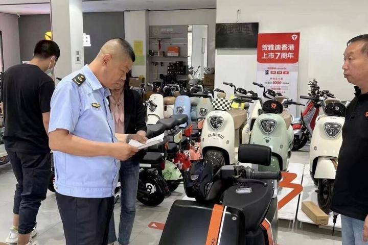 “2类”电动车在直播间不能买，交警:不能上牌，防没收损失直播间里电动车促销