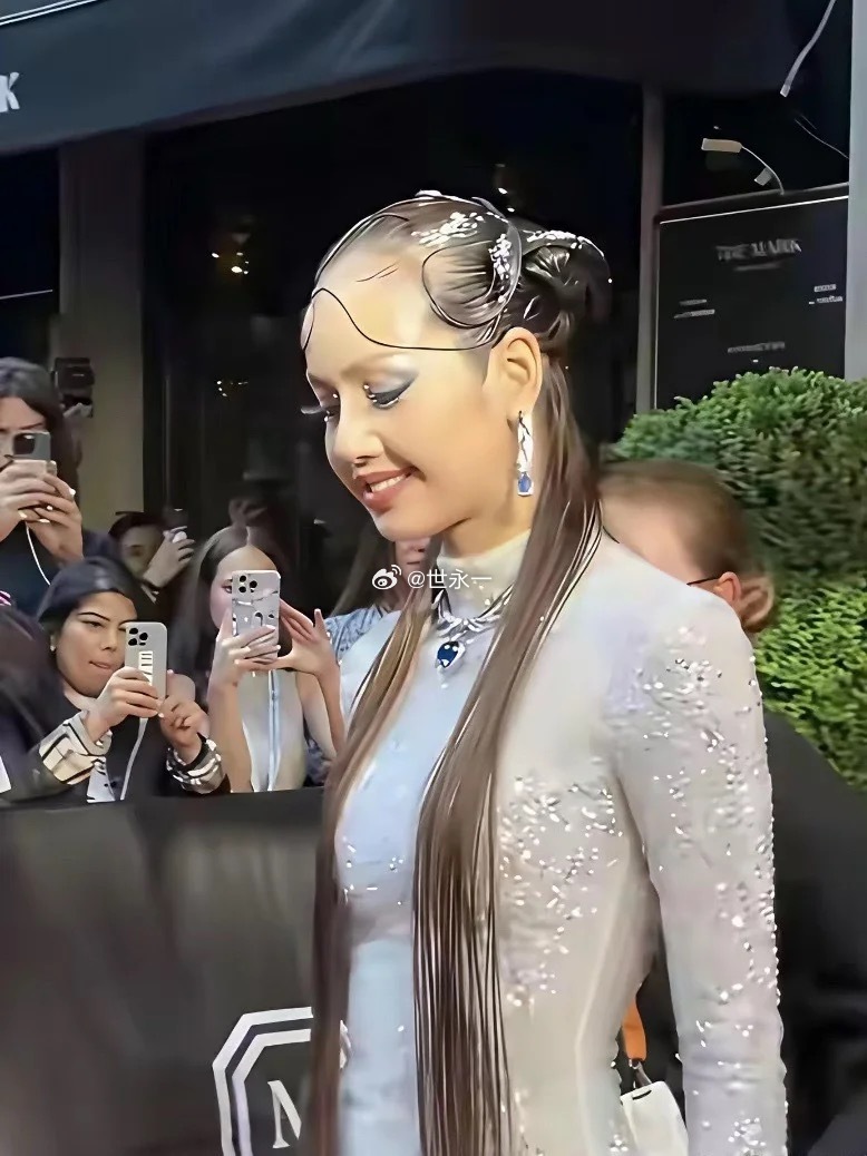 Lisa头发都要掉光了，果然富豪圈子还是很不好混的