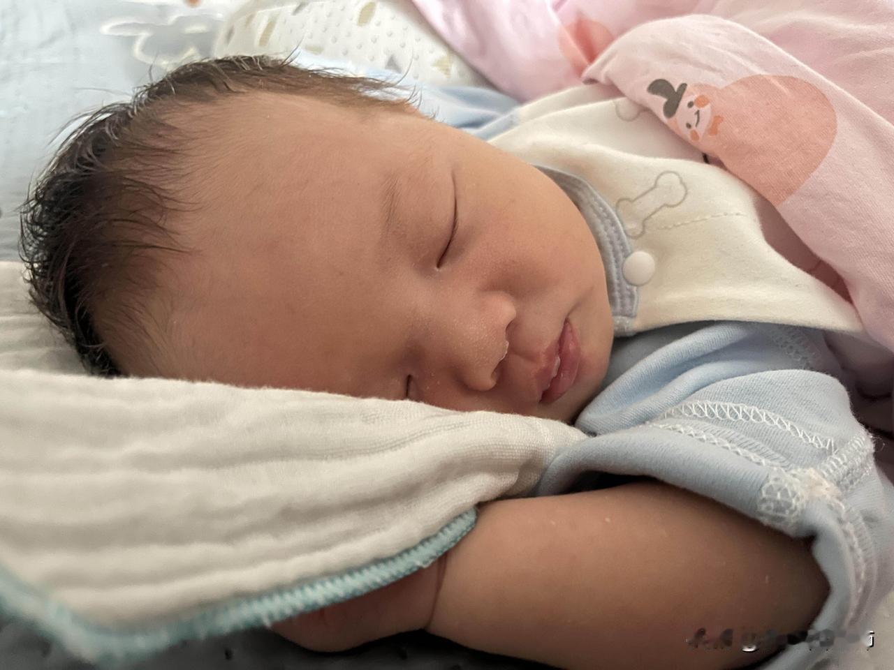 带娃情绪崩溃到极致，对一月的孩子大吼还没出月子，婆婆就走了（因为要回老家给初中