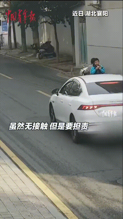 涨知识了！湖北襄阳，一条双向两车道的路上，一辆SUV为了避让对向来车直接蹭到了路