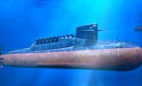 理论上，一艘核潜艇的反应堆能烧几十年，可以让它永远不上浮，但实际上，90天，就是