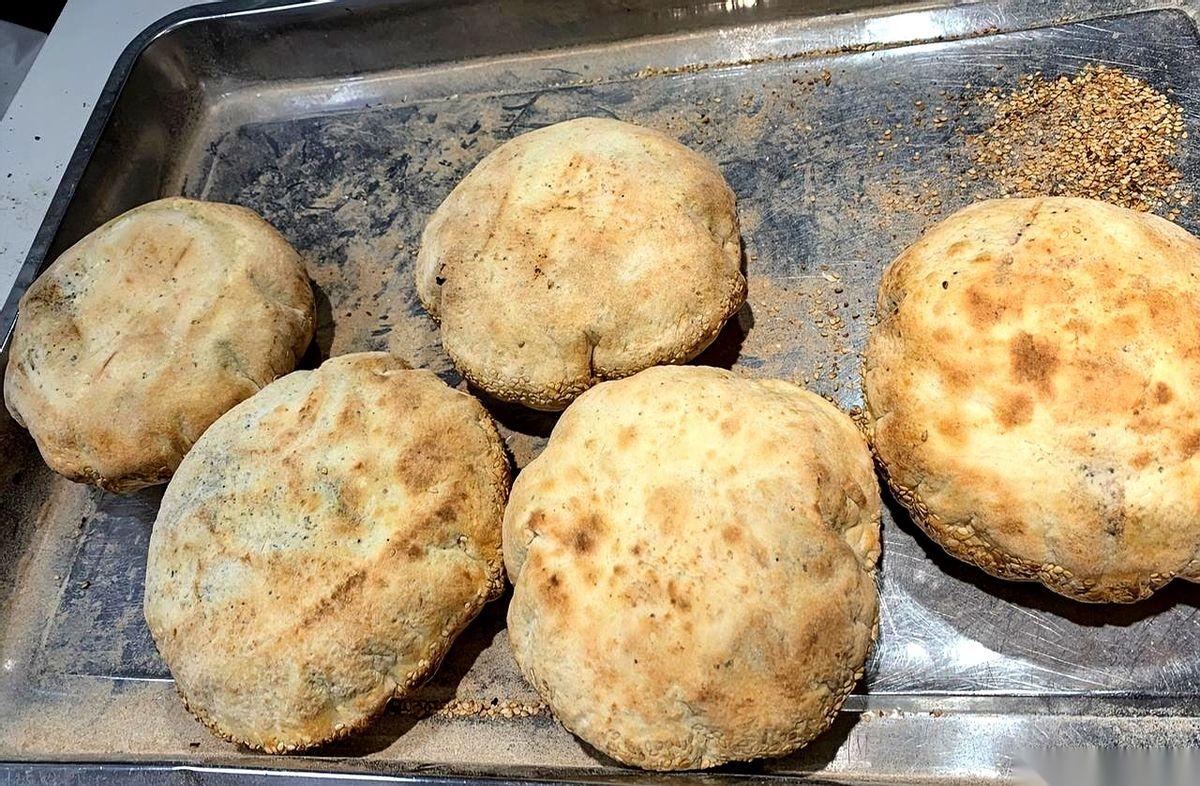 上周二，我脑梗了。就在我被确诊高血压，开始拼命养生之后。真的，我比谁都听话。