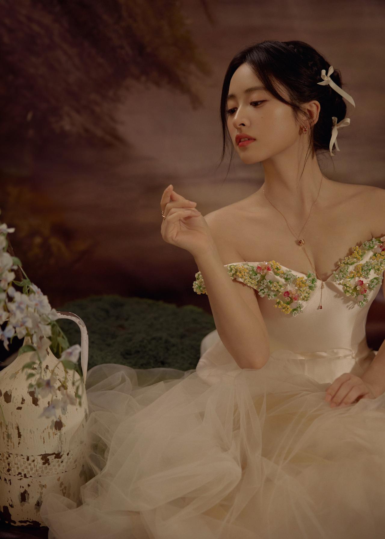 梦幻花裙少女，优雅气质满分！沈月！！！