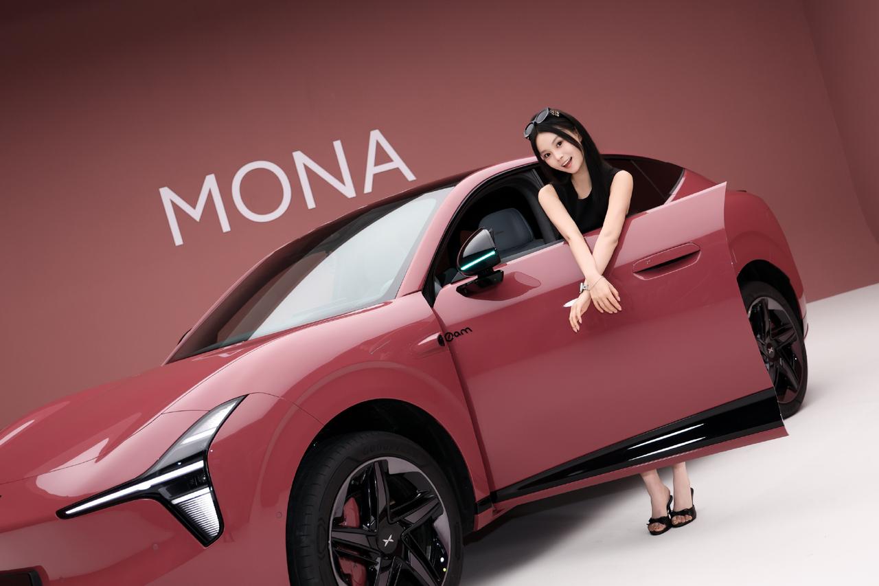 当初MONAM03出圈，高颜值博主实拍种草是流量密码，低趴轿跑造型一眼抓住年轻