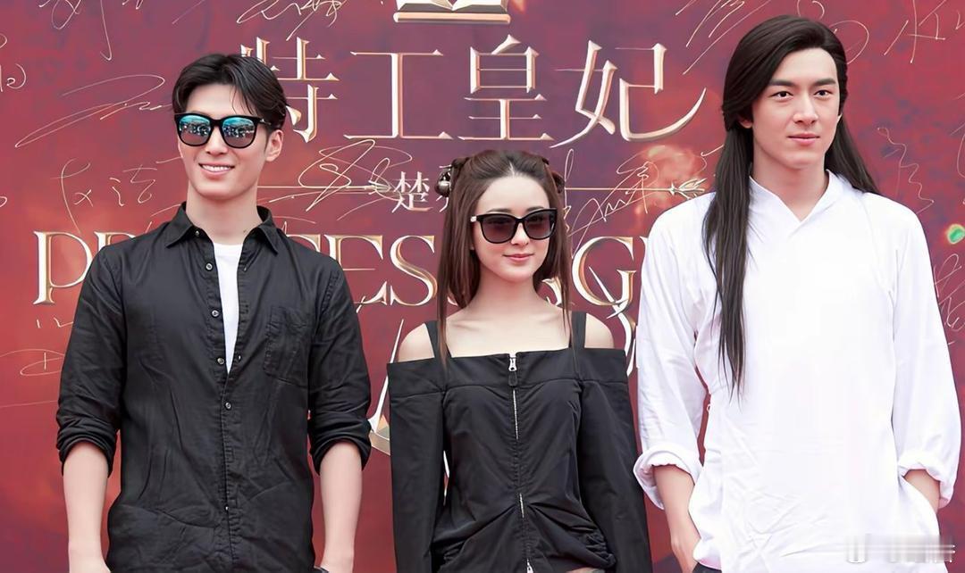 看到了楚乔传开机那时候的发型，这么看那会儿的发型还挺抽象的，尤其是林更新的斜刘海