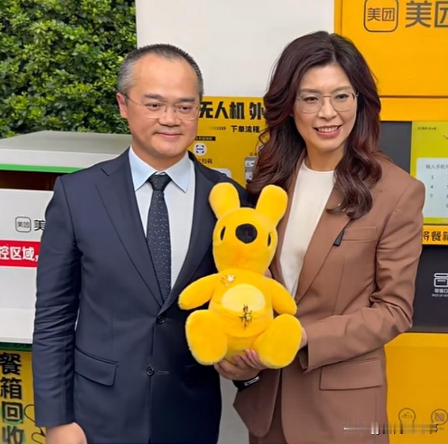 美团最近一年陷入外卖大战，消耗了几百亿现金，2025年亏损了二百多亿元，同比去年