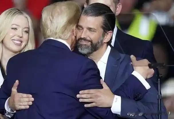 美国有可能再出父子总统。根据最新民调，特朗普的长子小特朗普的共和党内支持率高