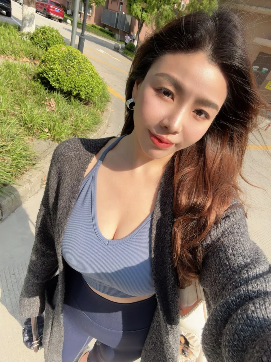 带着修勾出街咯