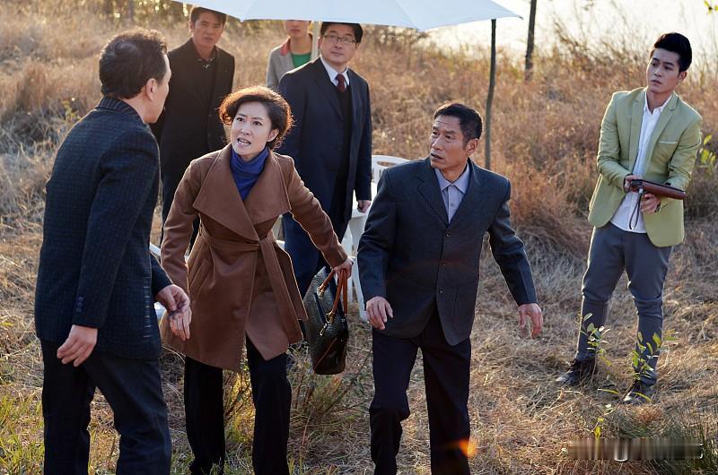 刚入行做监理实习那年，我吃住都在施工单位，和项目总工同住一间宿舍。当时项目因为征