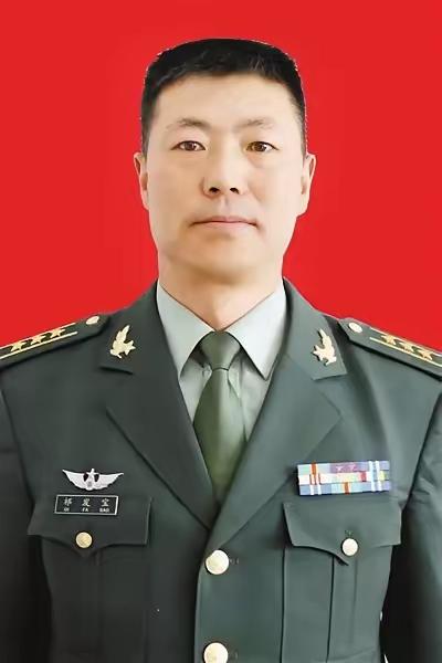 英雄团长祁发宝自从2023年当选为第十四届全国政协委员后，他不仅在边防一线继续守