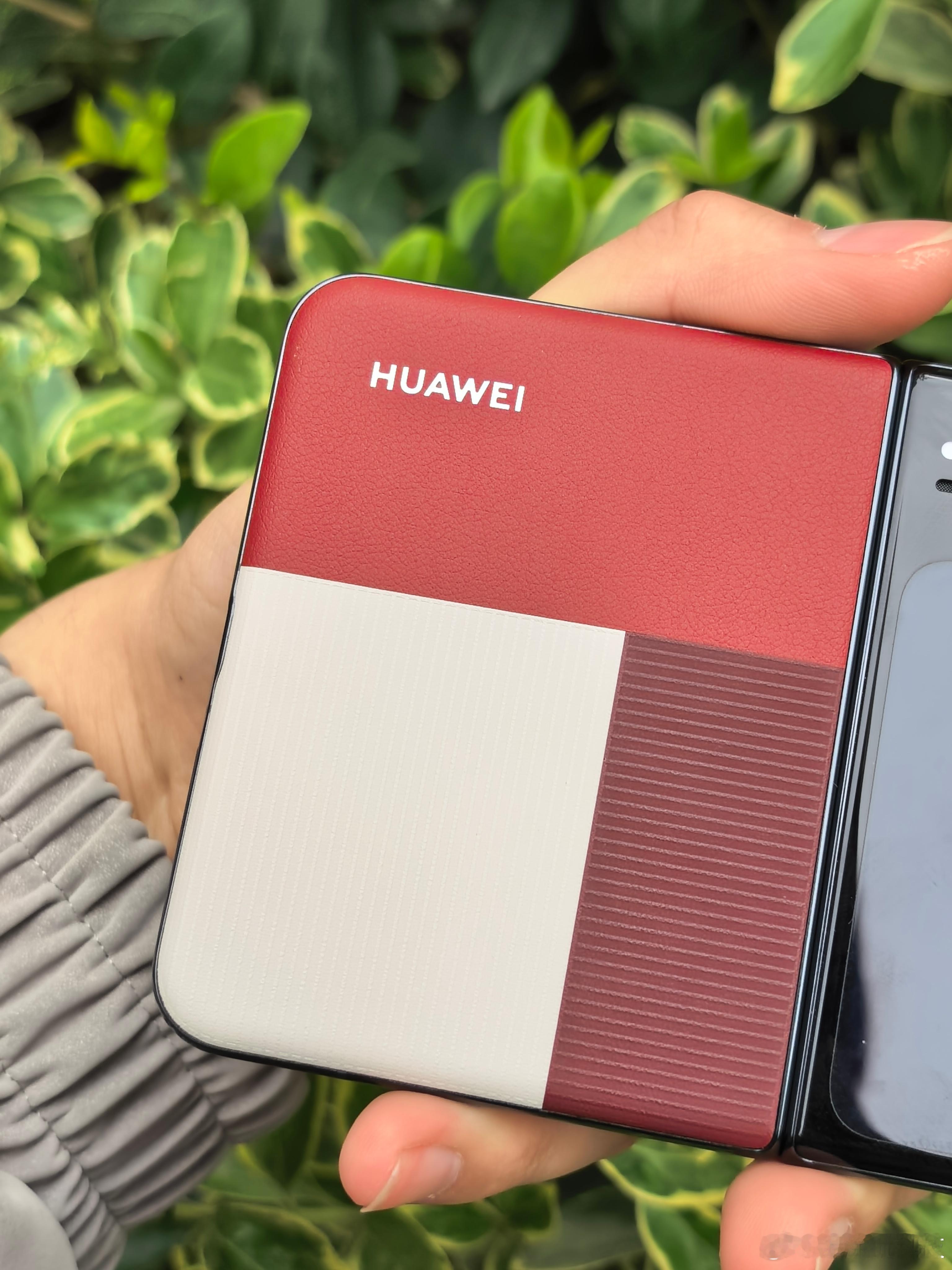 手里这款PuraX用到现在依然是“香饽饽”，宽屏观感真的很不一样，能看到的内容