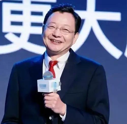 李大霄大师真是股民的良师益友！他奉劝股民，这段时间在家说话要小声点，多做事，少说