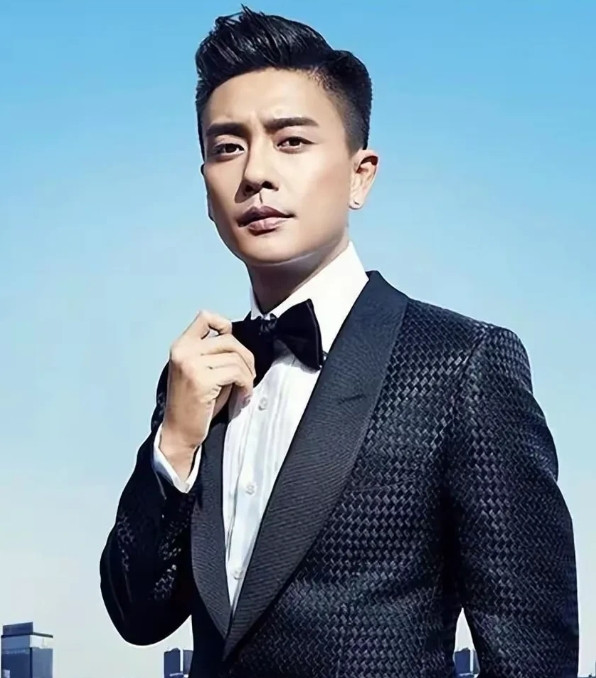 黄宗泽说，我可以没有下一代，没有自己的孩子。所以在死前，我会把所有的钱花完。他不